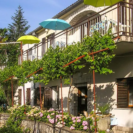 2 Bedroom Amazing In Hébergement de vacances *