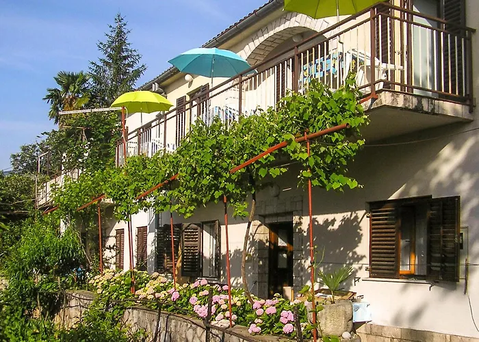 2 Bedroom Amazing In Hébergement de vacances *